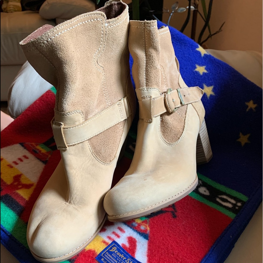 Women’s Genuine Suede Timberland Boots!